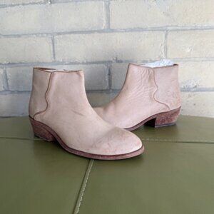 Frye Carson Piping Bootie distressed white size W 11 New in Box